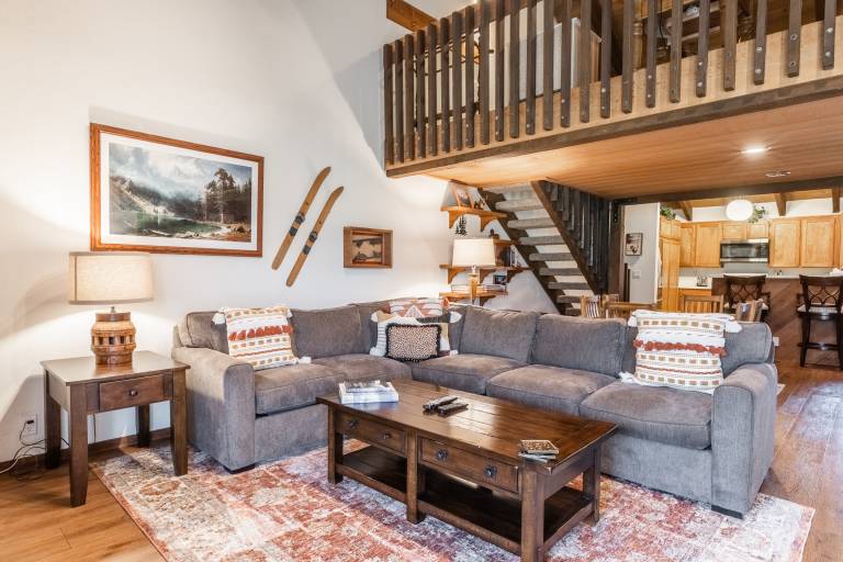 Family-friendly beautiful vacation home with patio, grill & jacuzzi | Mountain view | Pets are welcome — photo 3
