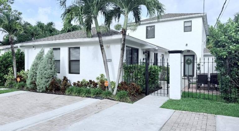 Vacation home with pool | Pets are welcome in Miami, FL