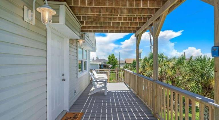 Stunning beach house with huge game room, close to beach — photo 5