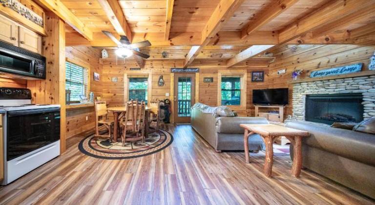 Vacation home with jacuzzi — photo 2