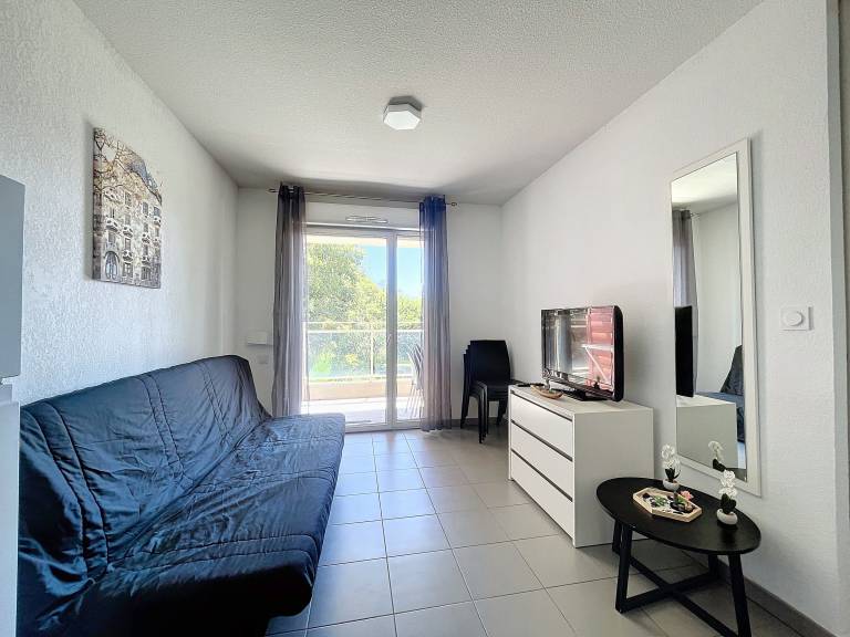 Apartment with pool — photo 5
