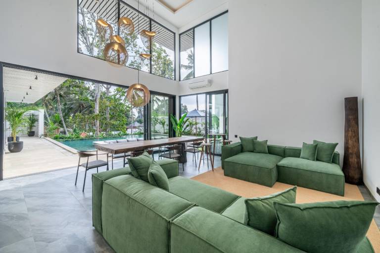WhiteVilla 6BDR near PARQ, Good Location Netflix! in Ubud
