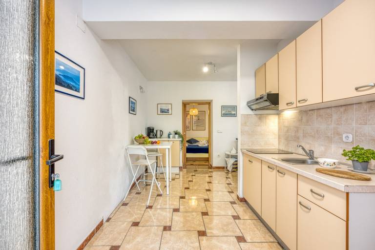 Rental apartment with terrace, BBQ & garden — photo 3