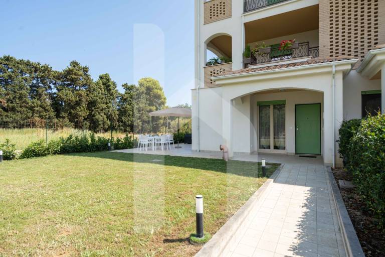 Fully equipped charming rental apartment with pool & patio | Beach view | Next to the beach | Pets allowed — photo 4