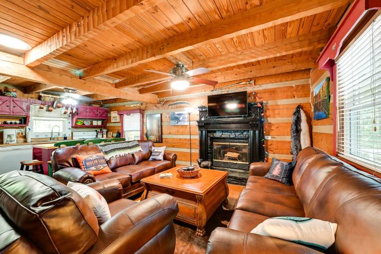 3 Mi to Lake! Mammoth Cave Cabin w/ Fire Pit — photo 4
