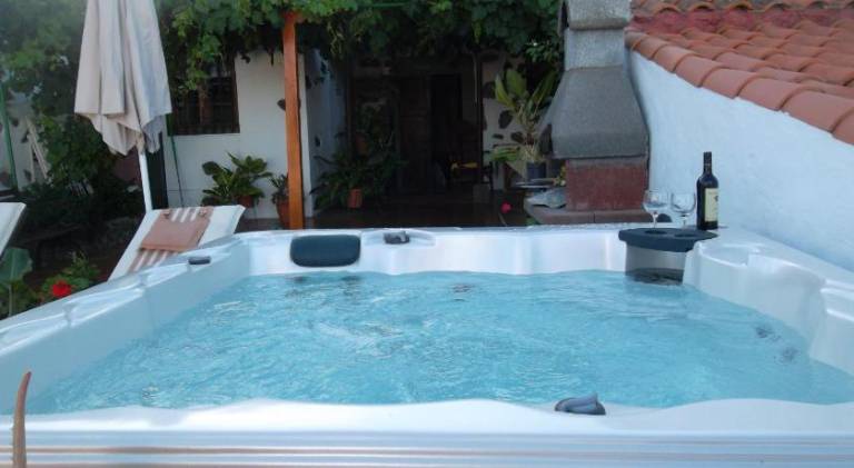 House with patio, BBQ & jacuzzi in Las Palmas de Gran Canaria