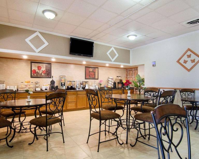 Knights Inn & Suites Emporia — photo 4