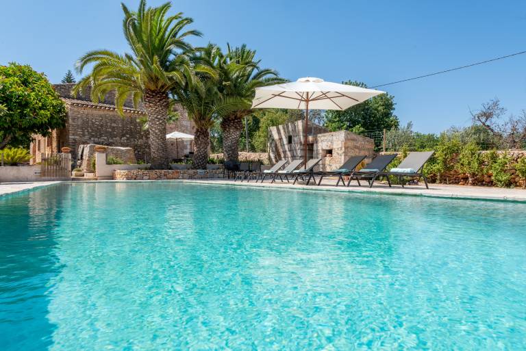Traditional Finca with Wi-Fi, Air Conditioning, Garden & Pool — photo 3