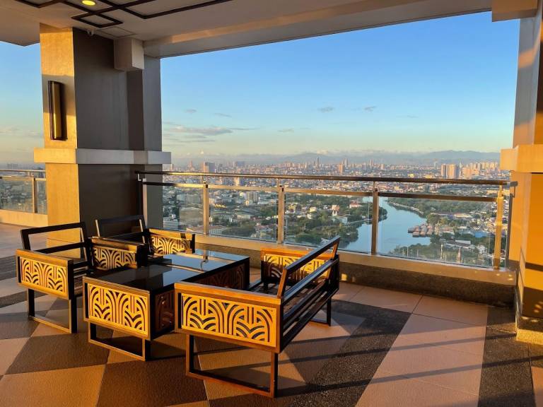 Serviced apartment with patio & pool — photo 3