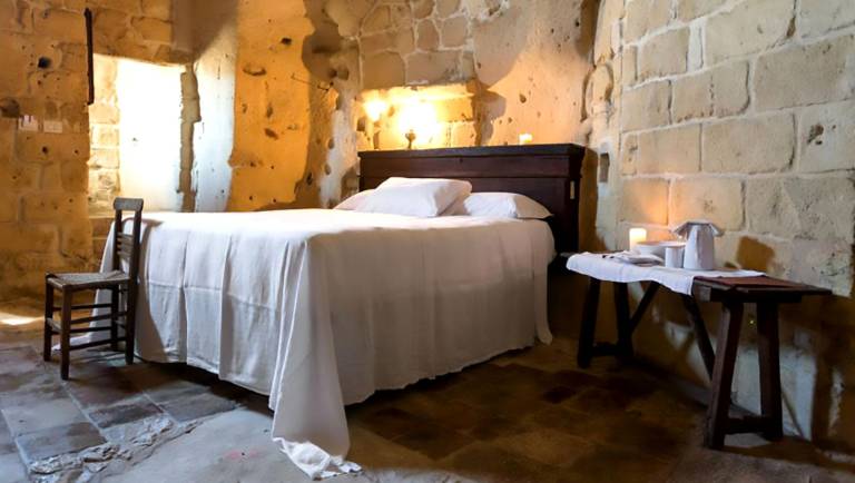 Ancient Grottone Cave Rental in the Basilicata Region, Southern Italy — photo 2