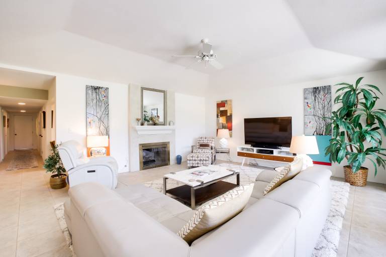 Sunny Palm Springs Haven: Fenced Patio, 6 Pools! — photo 4