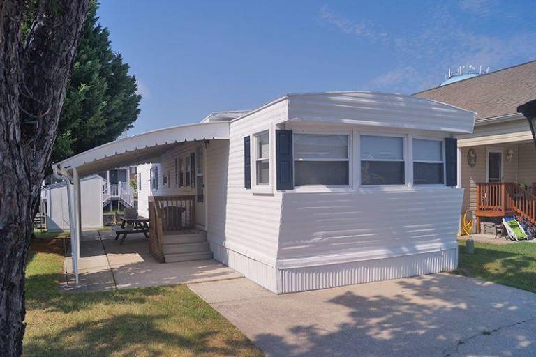 House with pool — photo 2