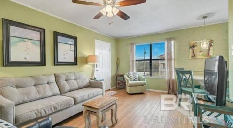 Dog Friendly Beach Access Sleeps 6 Hangout Nearby in Gulf Shores, AL