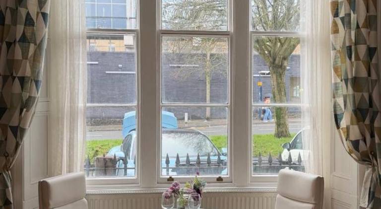 Prime location Clifton 2 bed self contained spacious garden apartment in Bristol