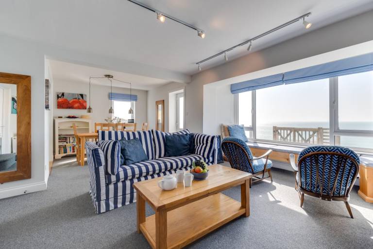 Family-oriented pleasant cottage with yard | Water view | Beach nearby | Dogs allowed — photo 4
