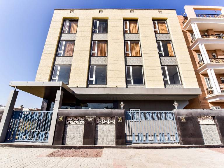 Capital O Maurya Inn