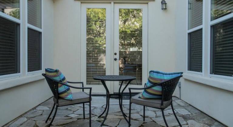 Vacation home with pool — photo 5