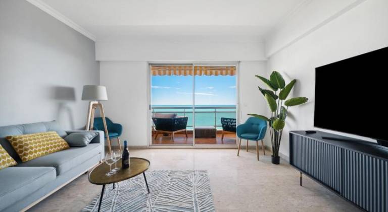Holiday apartment with patio in Èze
