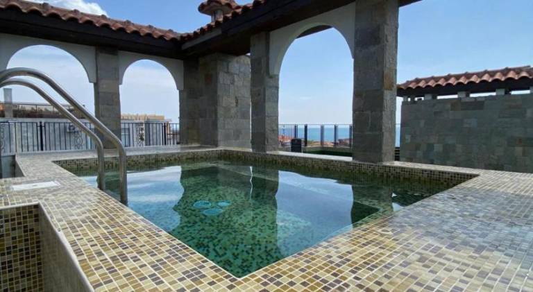 Rental apartment with patio, jacuzzi & private pool — photo 3
