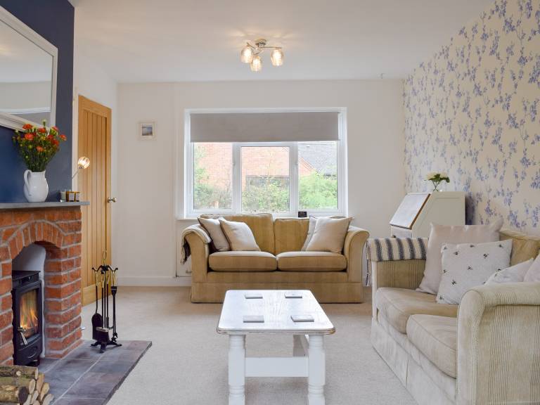 Family-oriented cottage with yard | River view | Pets allowed — photo 3