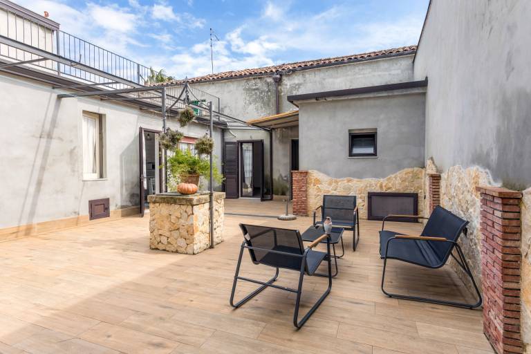 La Papuzzella – Spacious Apartment with Terrace and Scenic Views in Mascali