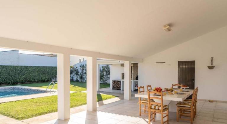 Vacation home with garden & private pool — photo 4