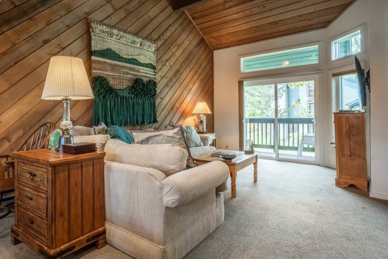 3 Bedrooms Loft townhome in Snowcreek Phase 3, Private Pool Table Sleeps 6 Guests, Dog Friendly — photo 3