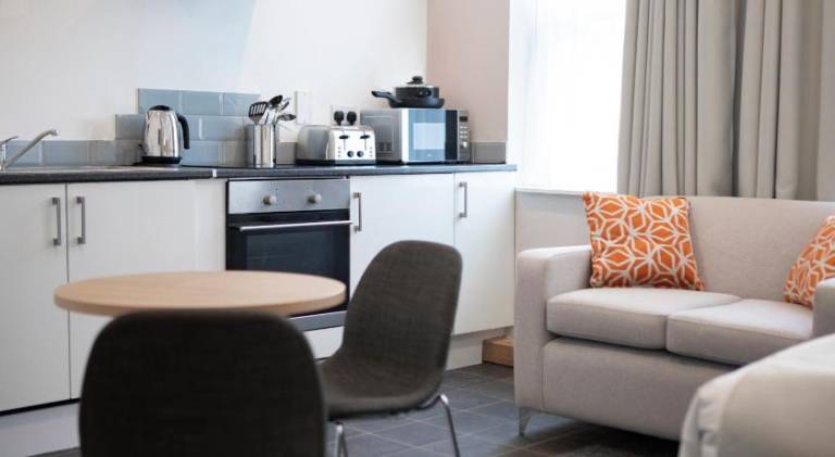 Serviced apartment with yard — photo 2