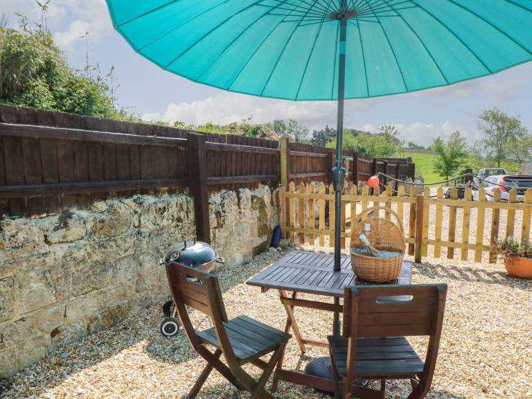 Cottage with yard & grill | Beach view — photo 2