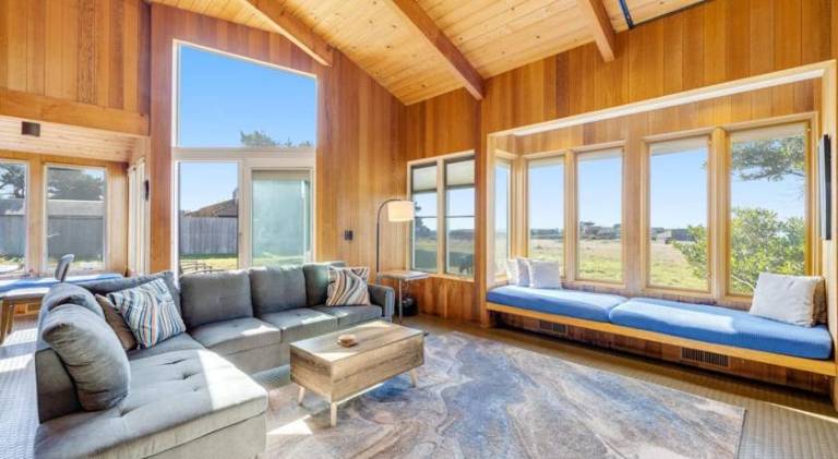 Vacation home with pool & jacuzzi | Beach nearby | Dogs allowed in Sonoma, CA
