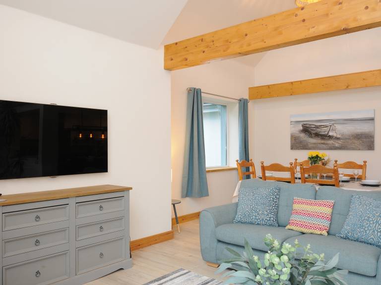 Cottage with yard | Beach view — photo 3