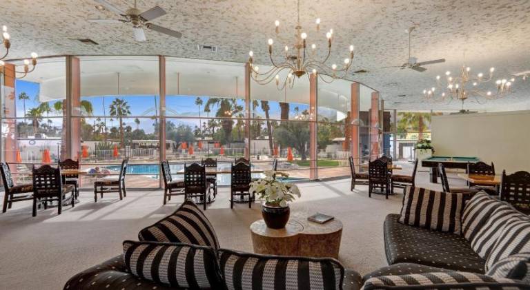 Vacation home with jacuzzi & pool | Pet-friendly — photo 3