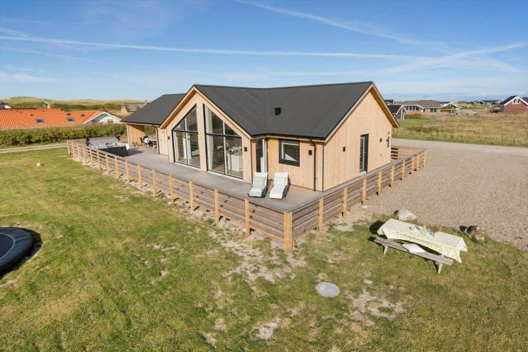 House with grill, garden & jacuzzi — photo 2