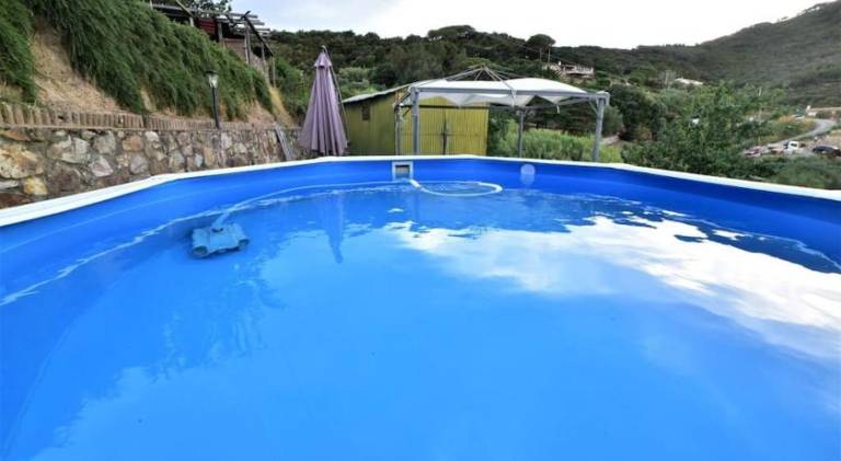 Holiday apartment with pool — photo 4