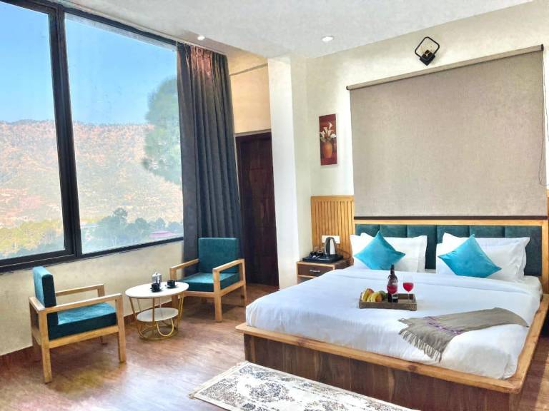 Rental apartment with pool in Solan