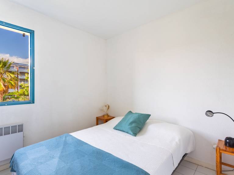 Rental apartment with yard & pool — photo 4