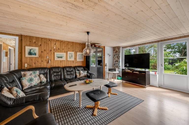 Vacation home with sauna, jacuzzi & terrace — photo 4