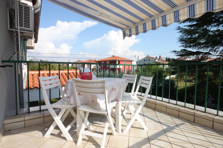 Apartment with patio in Umag