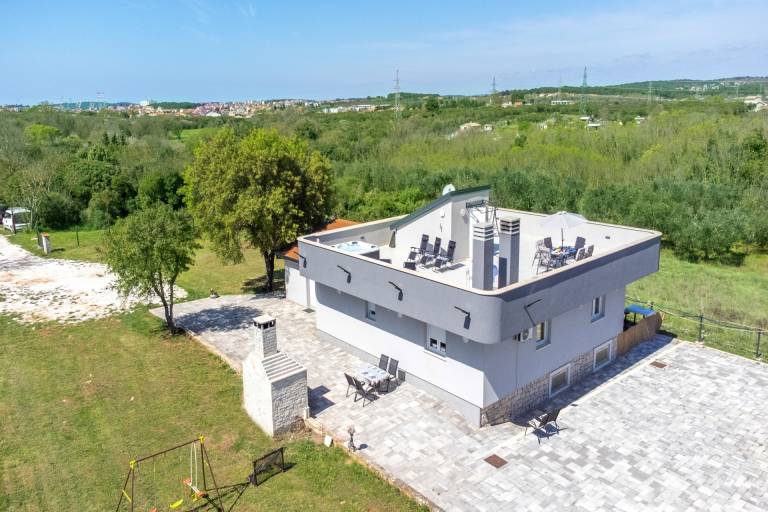 House with terrace in Pula