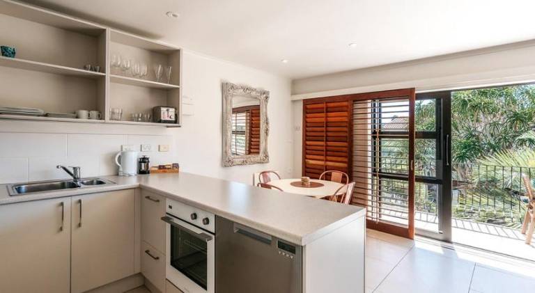 Onetangi Beach Apartments — photo 4