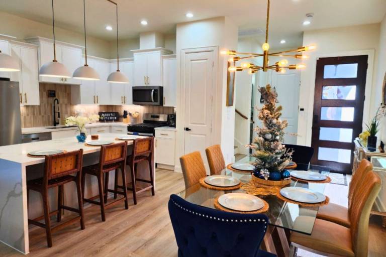 Family-friendly vacation home with yard | Pet-friendly — photo 4