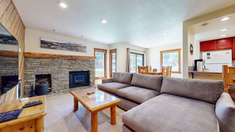 Fully equipped nice condo with jacuzzi & sauna | Mountain view | Pets allowed — photo 4
