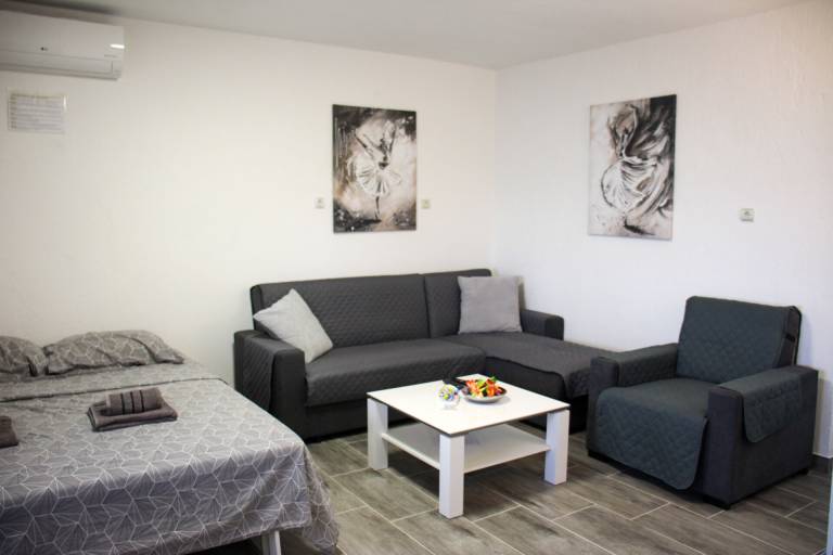 Apartment with patio | Sea view — photo 2
