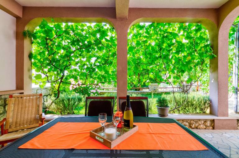 Beautiful rental apartment with grill, terrace & yard | Perfect for remote work | Pets are welcome — photo 2