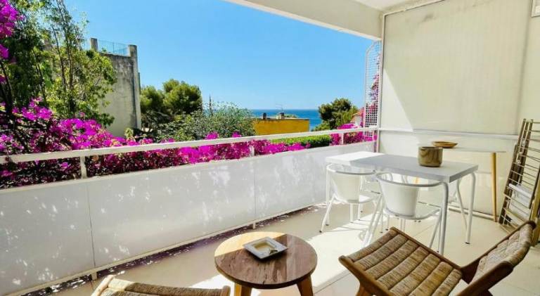 Rental apartment with patio — photo 3
