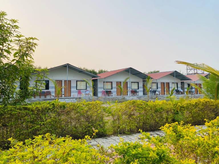Cresta Villa Resort in Garudeshwar