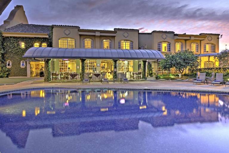 Casa Conde Hotel & Suites