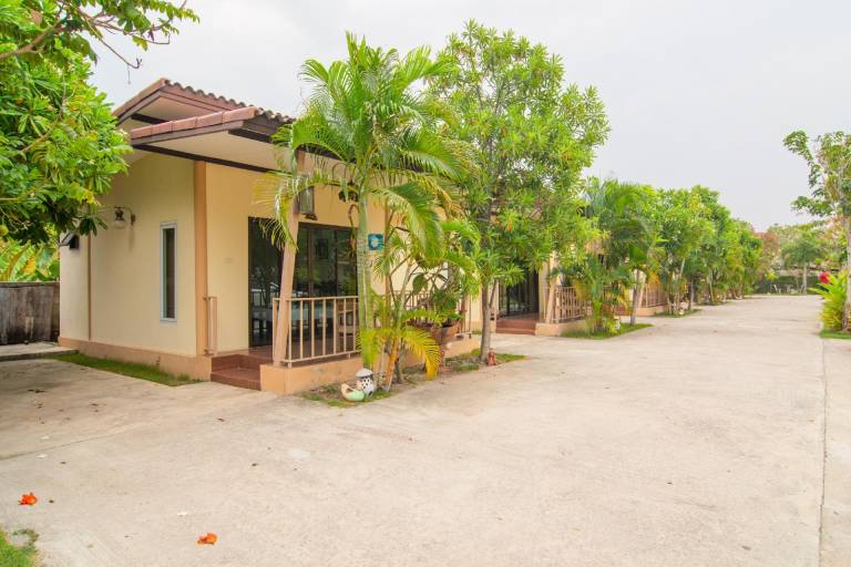 OYO 607 Nawang Resort in Phetchaburi