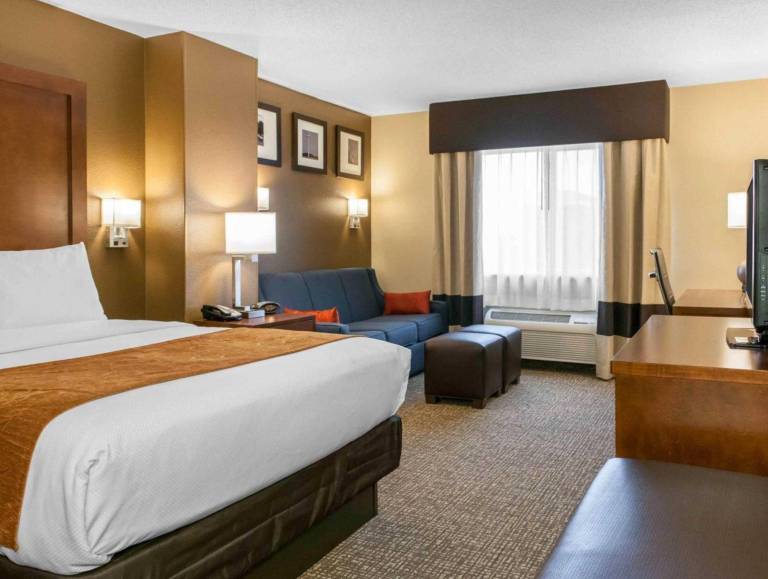 Comfort Suites Terre Haute University Area