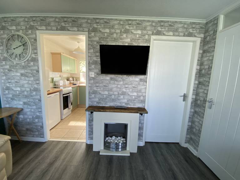 Family-oriented cottage with yard | Beach view | Beach nearby | Pets allowed — photo 4